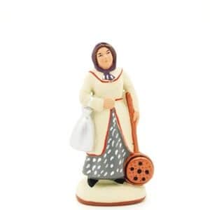 santon peint à la main femme bassinoire