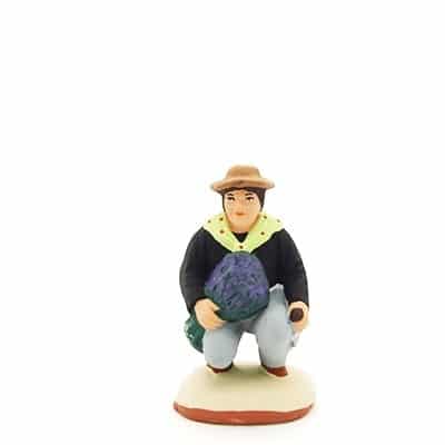santon provence peint mains ramasseur de lavande accroupi