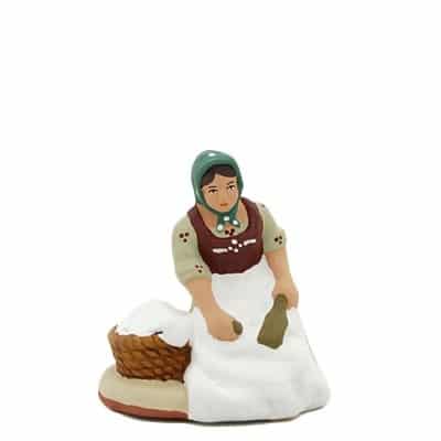 santon peint à la main femme au linge