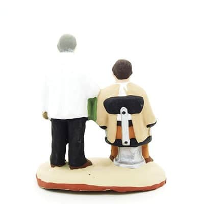 santon provence Le barbier et son client peint main dos