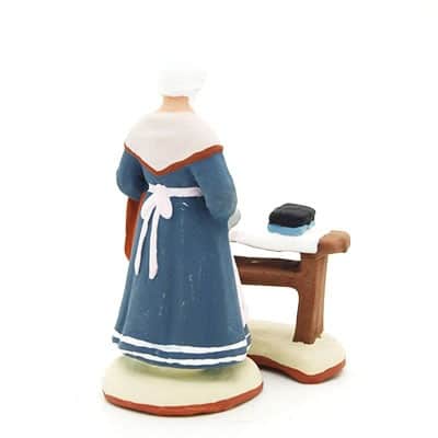 santon de provence repasseuse peint à la main dos