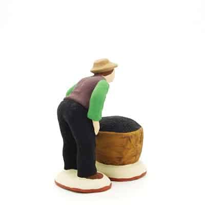 santon de provence ramasseur d'olives et son sac peint à la main profil