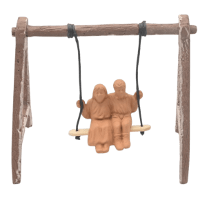 Couple d'enfant sur balançoire à peindre