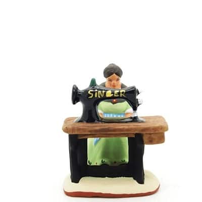 Santon couturière peint à la main